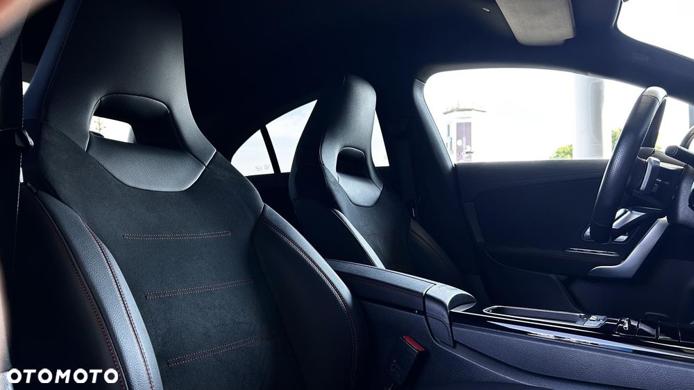 Mercedes-Benz CLA 180 7G-DCT - 23
