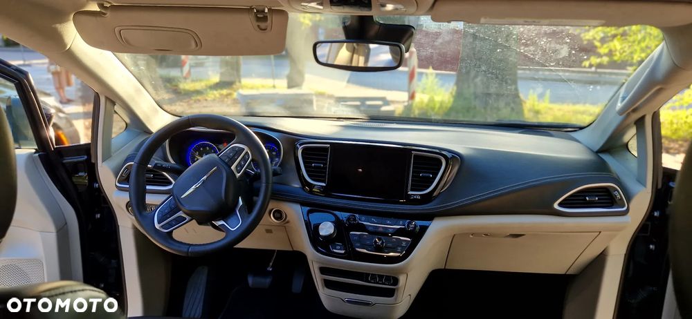 Chrysler Pacifica - 19