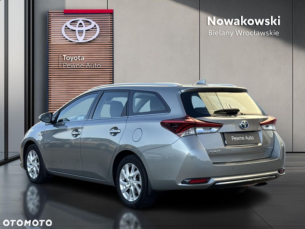 Toyota Auris Hybrid 135 Premium - 2