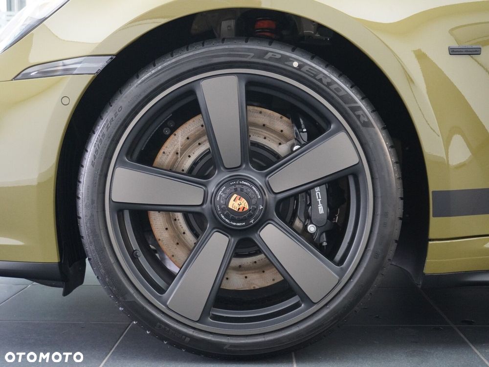 Porsche 911 Carrera T-Hybrid Spirit 70 - 11