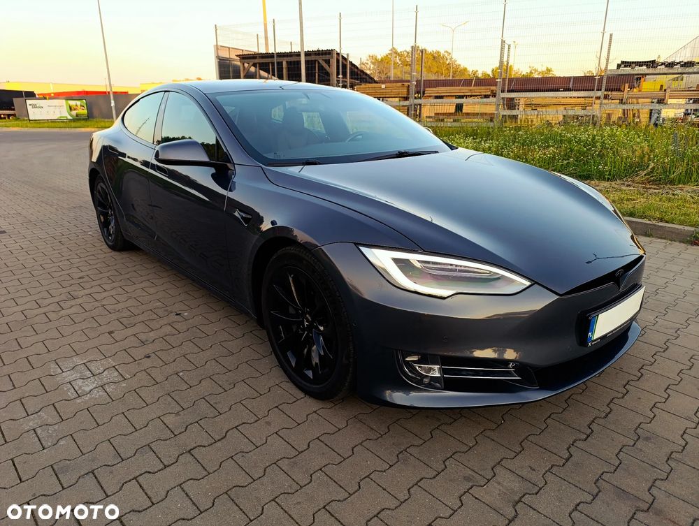 Tesla Model S - 26
