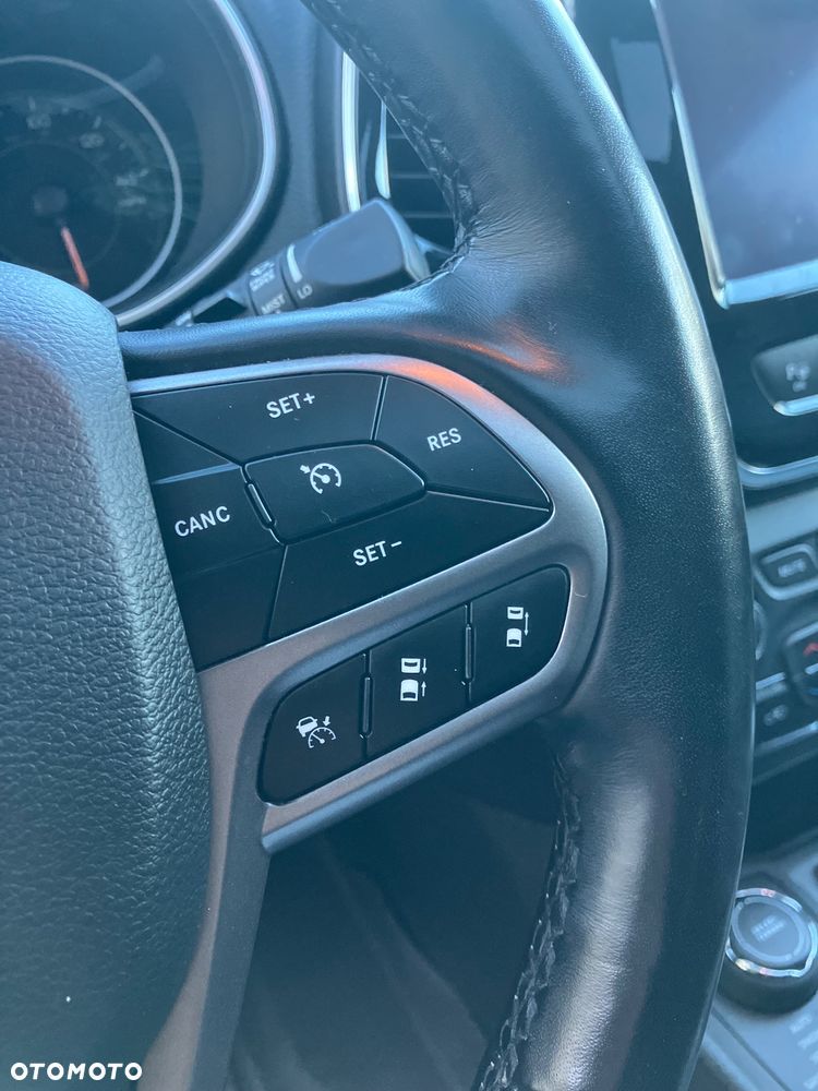 Jeep Cherokee - 15