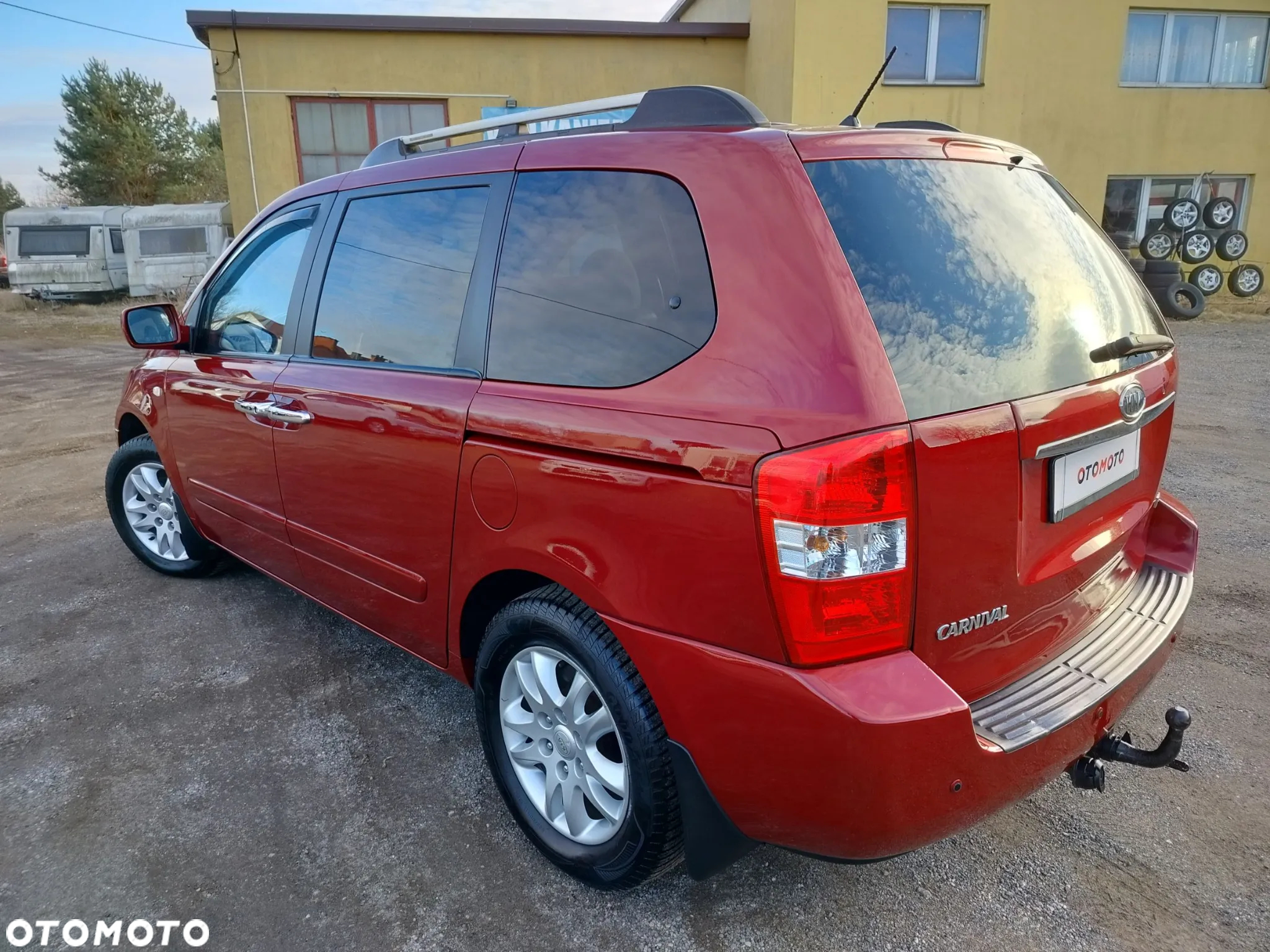 Kia Carnival - 10