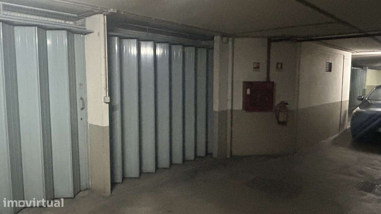 Garagem em Braga com boa localização - Grande imagem: 5/9