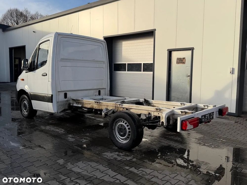Mercedes-Benz Sprinter - 4