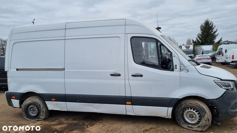 Mercedes-Benz Sprinter - 2