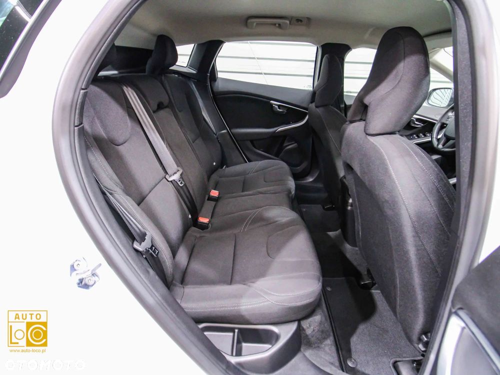 Volvo V40 T3 Drive-E Momentum - 11