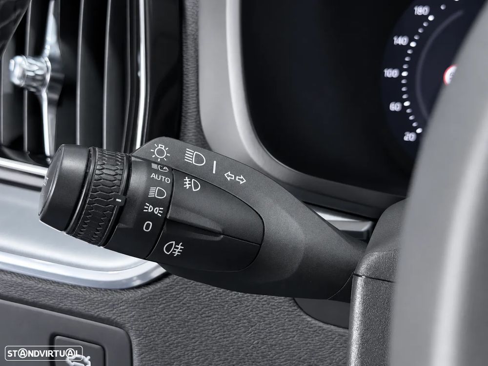 Volvo XC 60 2.0 B4 Momentum - 24