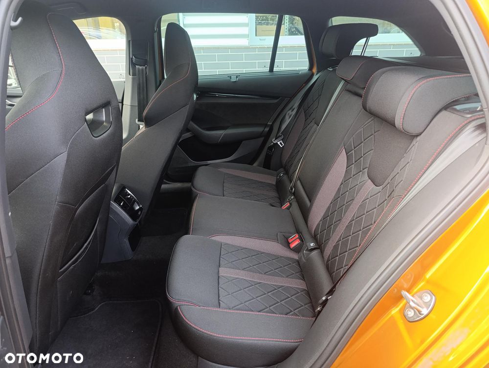 Skoda Octavia 2.0 TSI DSG RS - 9