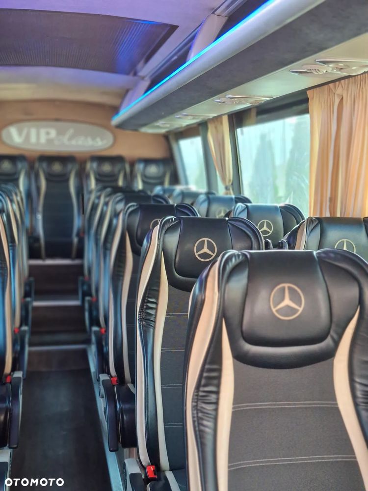 Mercedes-Benz 818 - 23