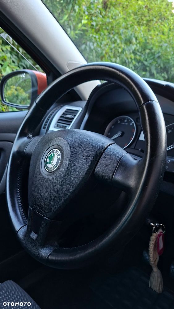 Skoda Fabia 1.2 HTP Cool Colour Edition - 22