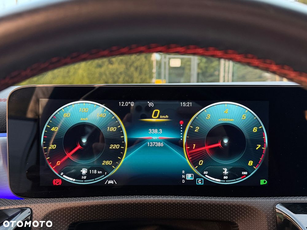 Mercedes-Benz CLA 200 7G-DCT AMG Line - 35