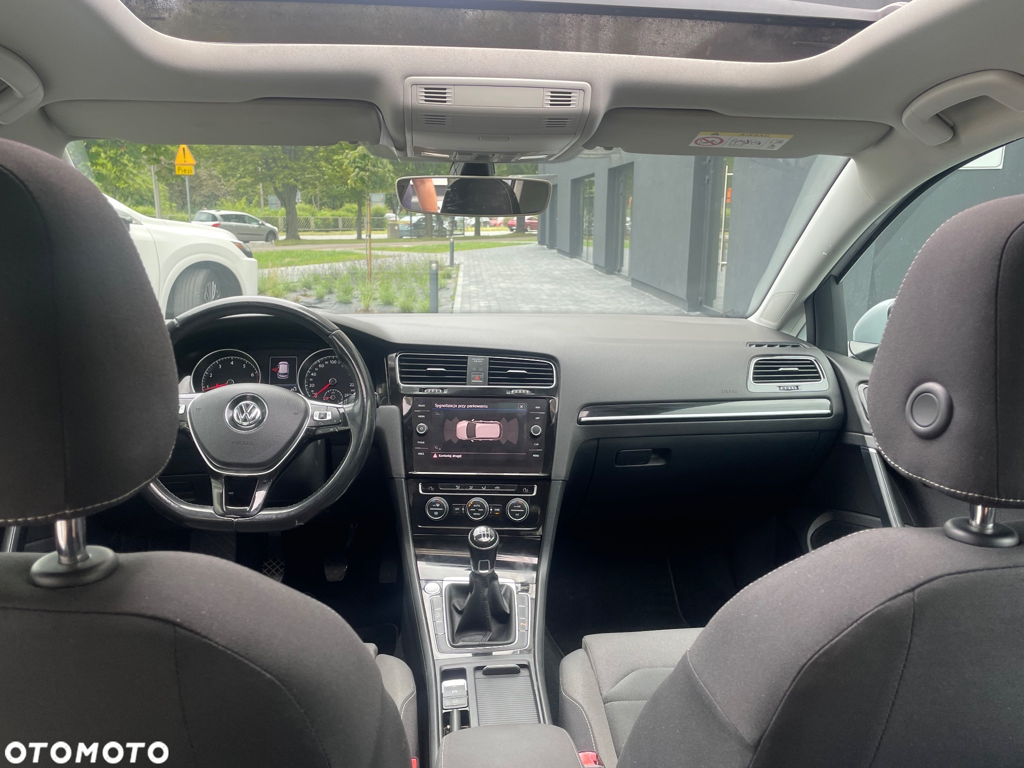 Volkswagen Golf - 10