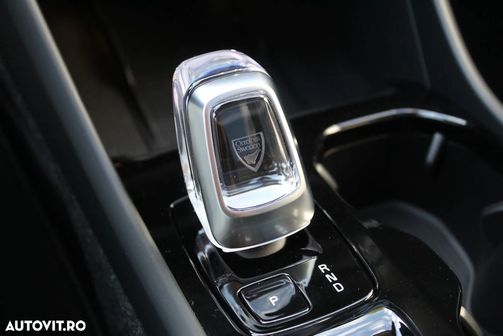 Volvo XC 40 B3 AT FWD MHEV Plus Dark - 16