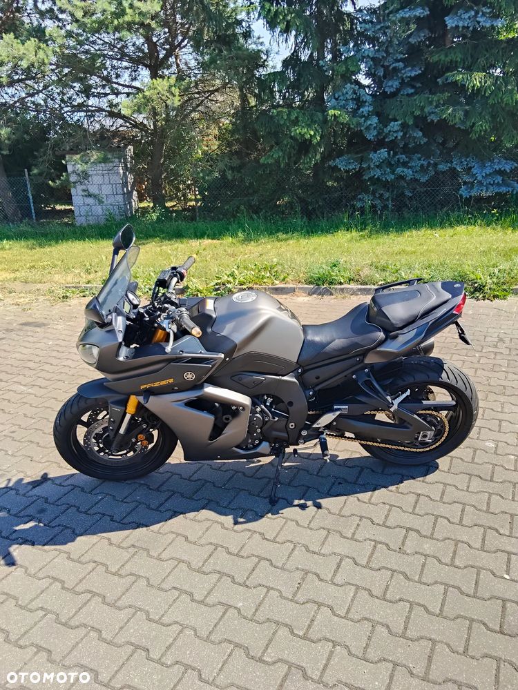 Yamaha FZ8 - 3
