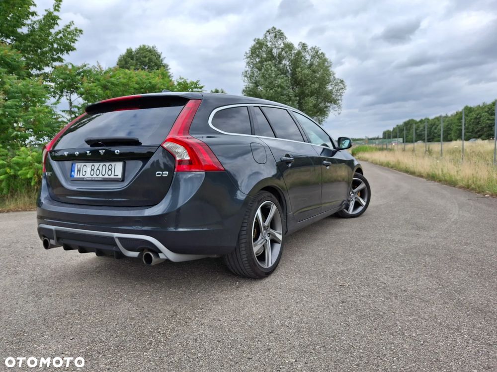 Volvo V60 D3 R-Design - 9