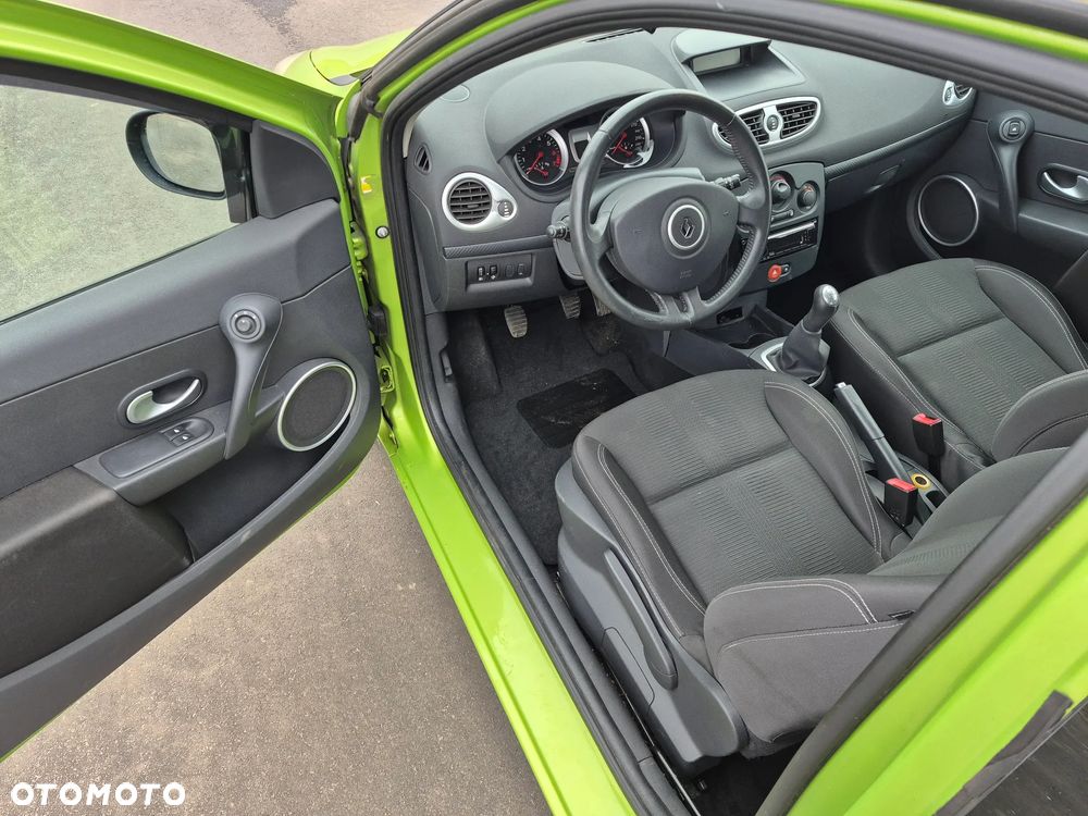 Renault Clio - 16