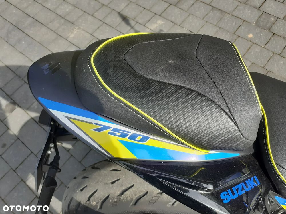Suzuki GSX - 7
