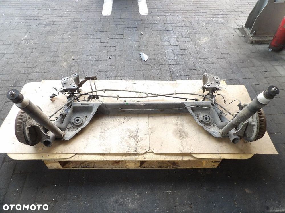RENAULT CLIO 4 IV KOMBI OŚ TYLNA BELKA - 1