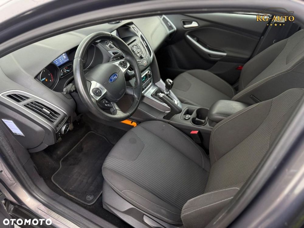 Ford Focus - 32