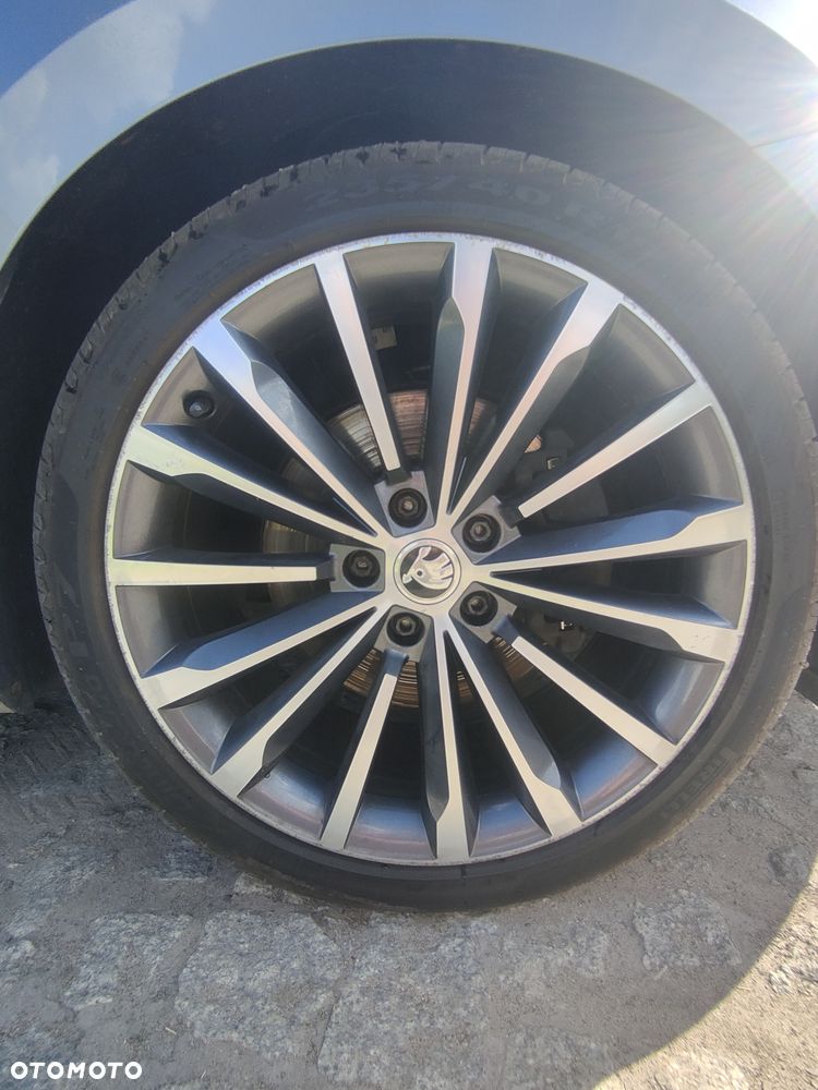 Skoda Superb 2.0 TDI 4x4 L&K DSG - 26