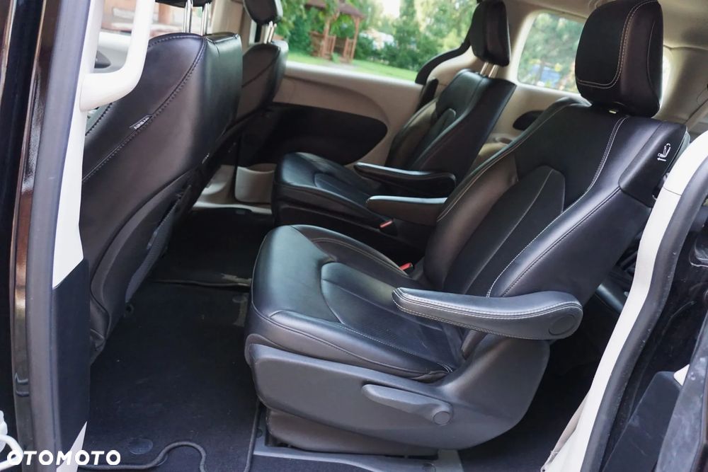 Chrysler Pacifica - 14