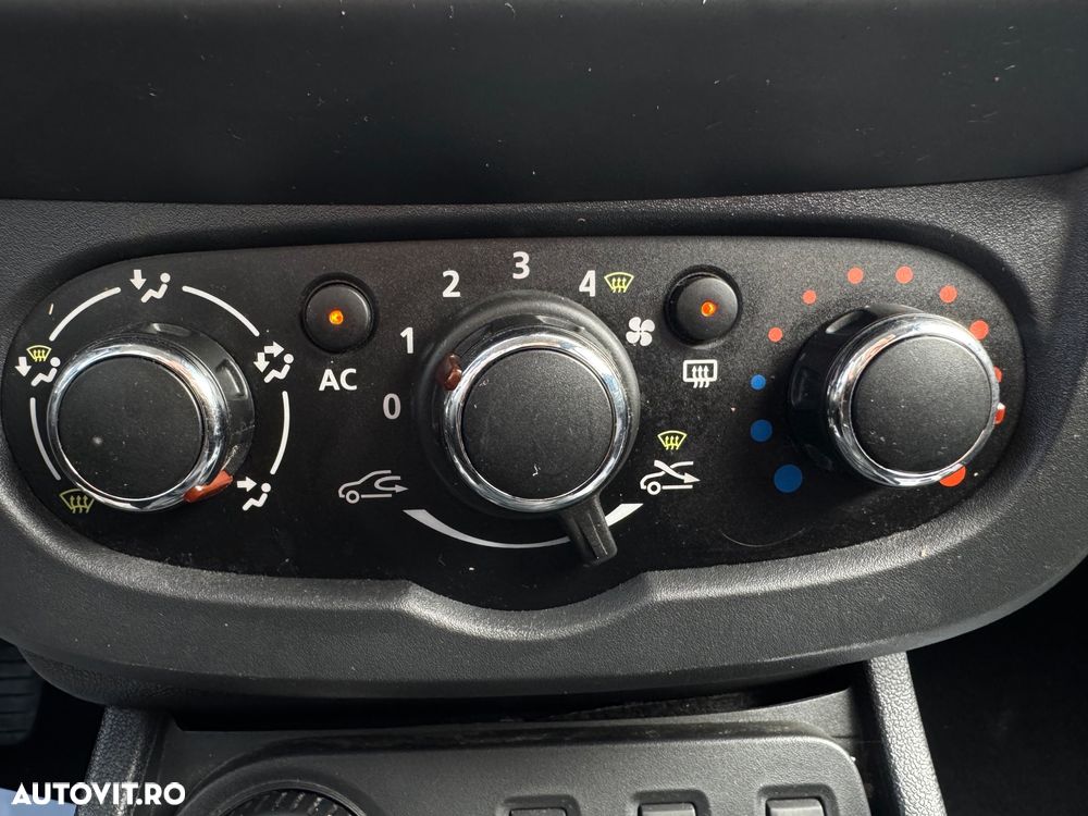 Dacia Duster 1.6 16V 4x4 - 11