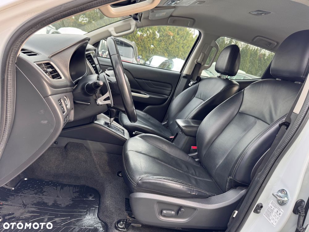 Mitsubishi L200 Pick Up 4x4 S&S Autm Double Cab Top - 23