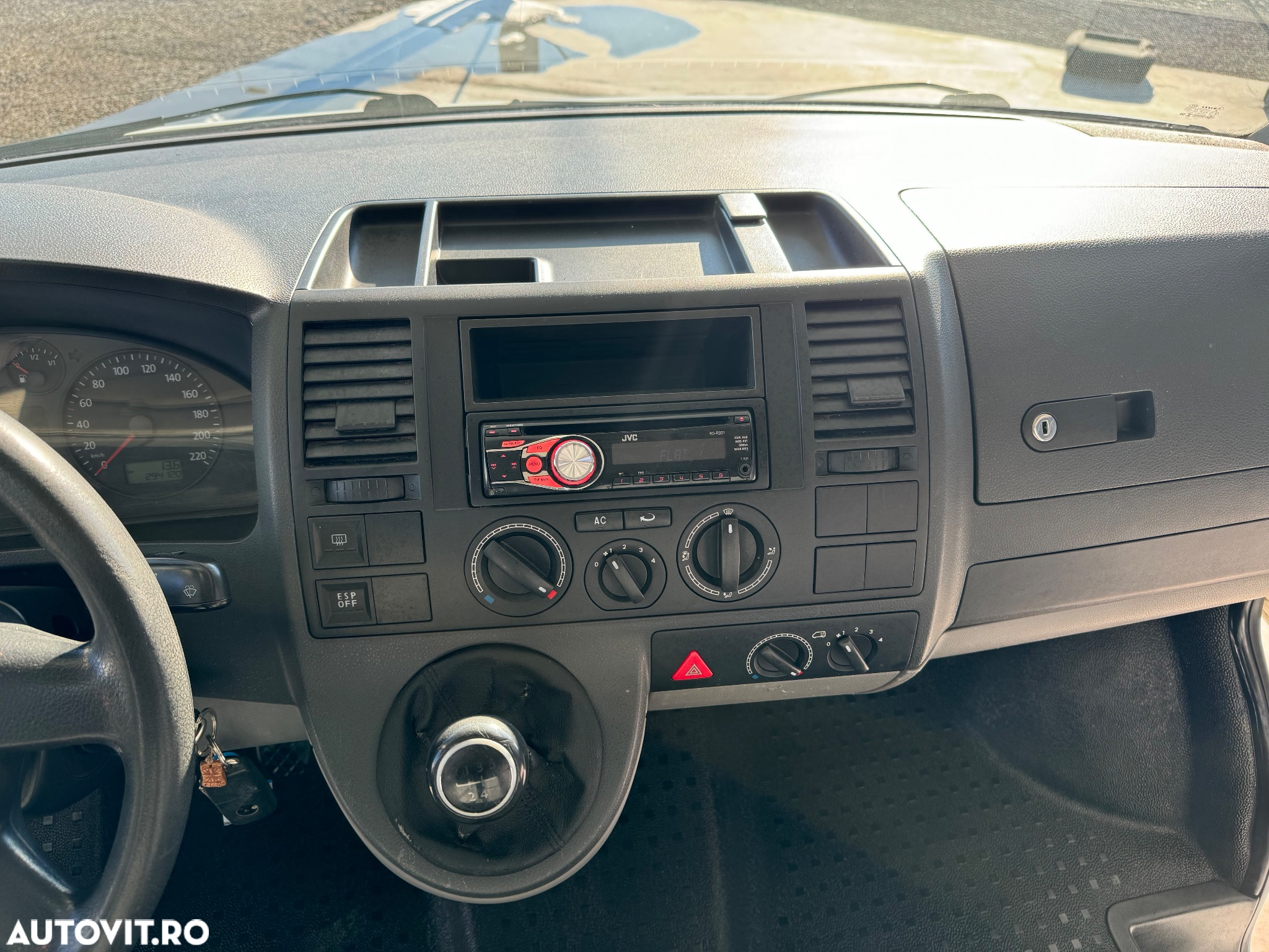 Volkswagen Caravelle - 6