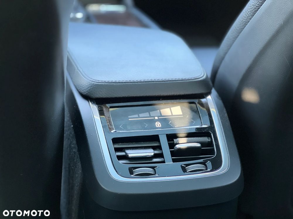 Volvo XC 90 - 30