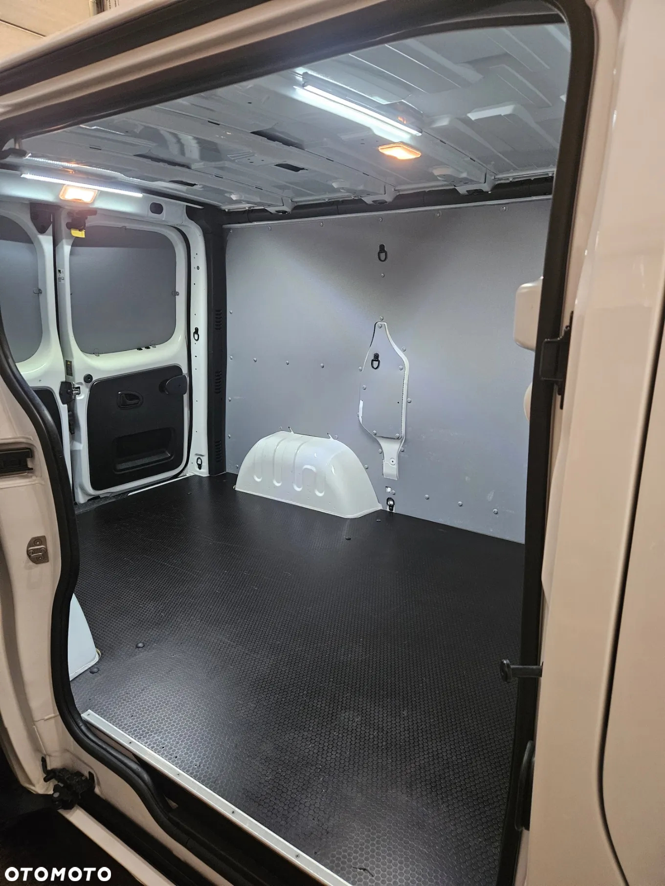 Renault Trafic - 25