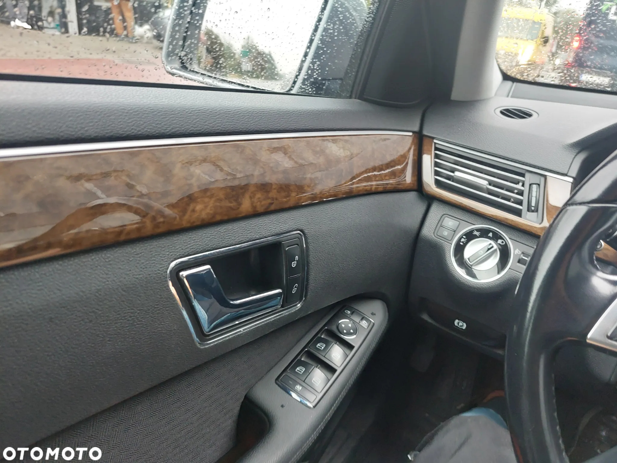 Mercedes-Benz Klasa E 200 CGI BlueEffICIENCY - 15