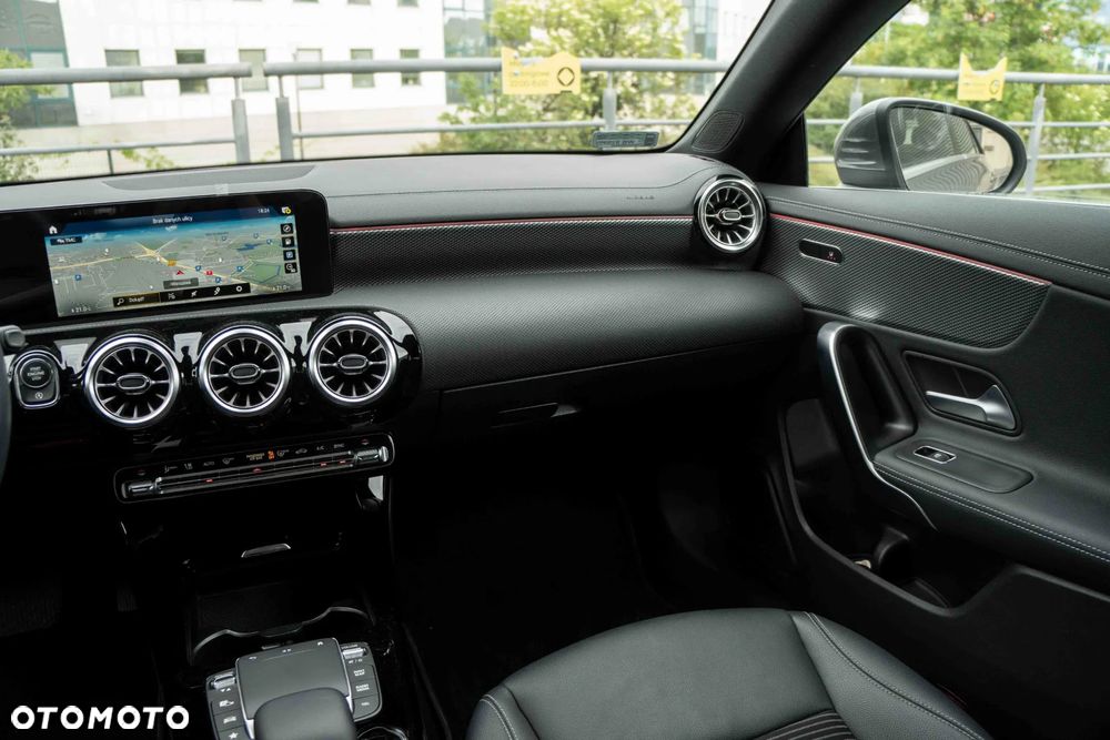Mercedes-Benz CLA 180 Progressive 7G-DCT - 19