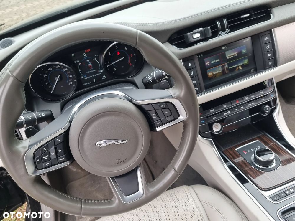 Jaguar XF 2.0 i4D Pure - 17