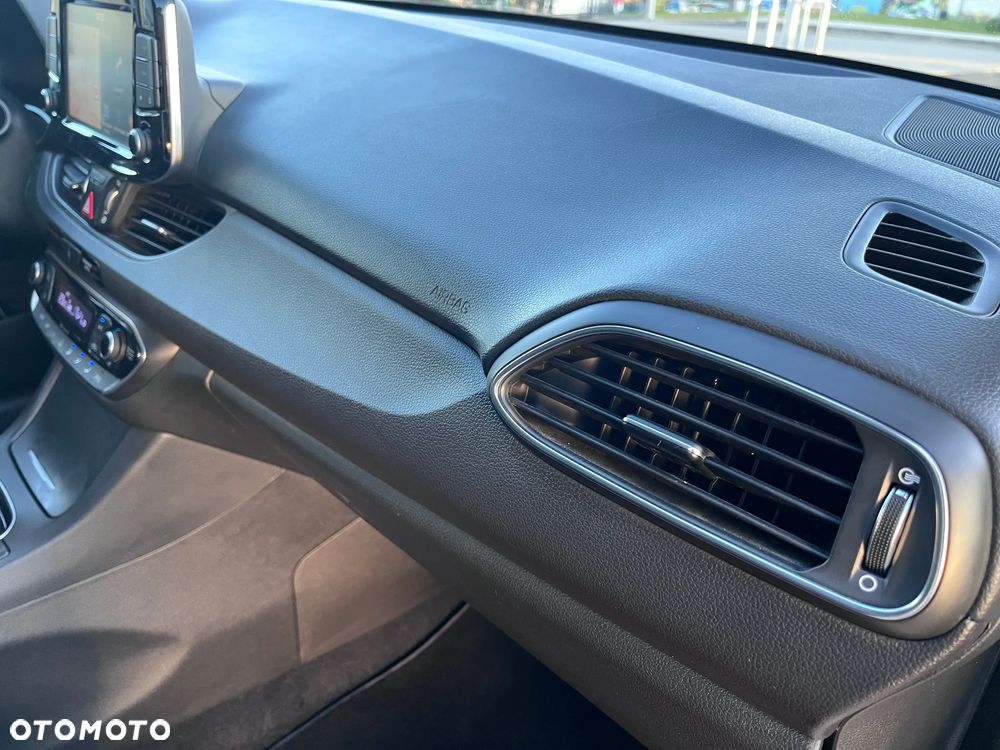Hyundai i30 1.6 D Premiere Luxury DCT - 25