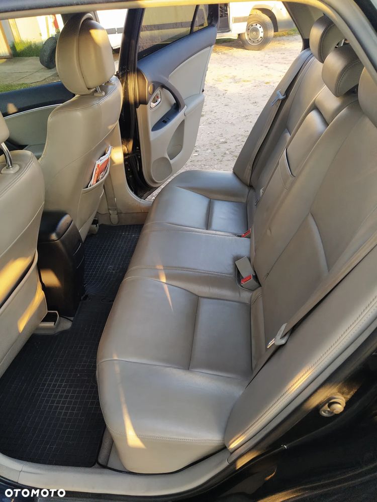 Toyota Avensis 2.0 D-4D - 19