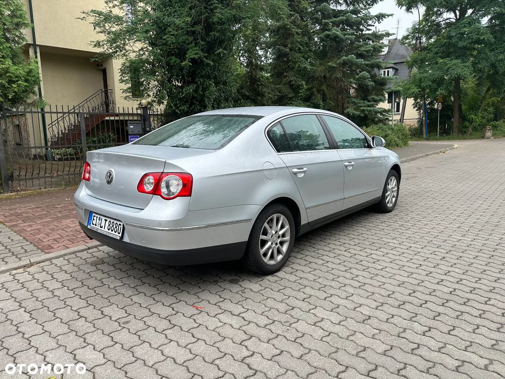 Volkswagen Passat 2.0 TDI DPF BlueMotion Technology Comfortline - 3