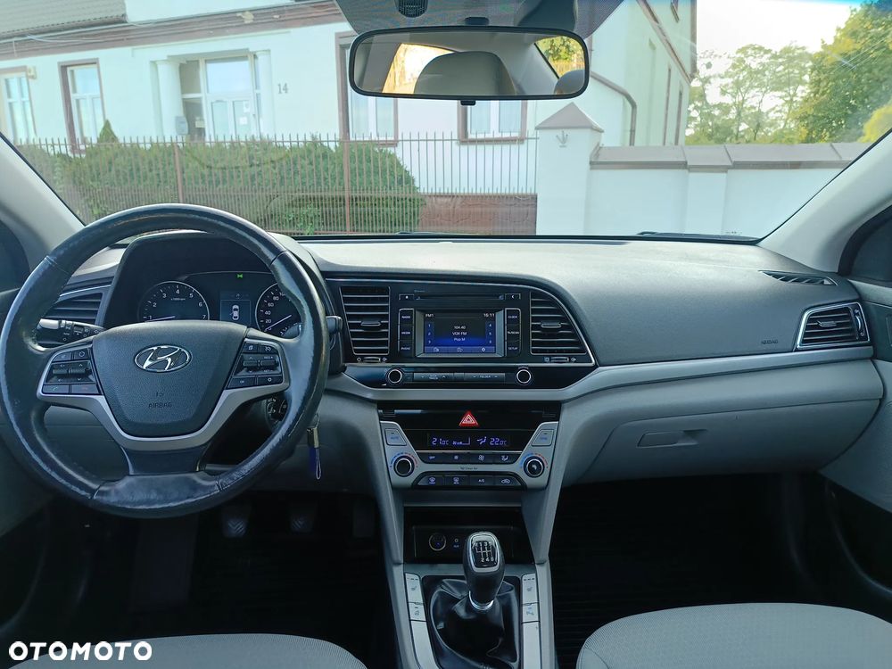 Hyundai Elantra - 18
