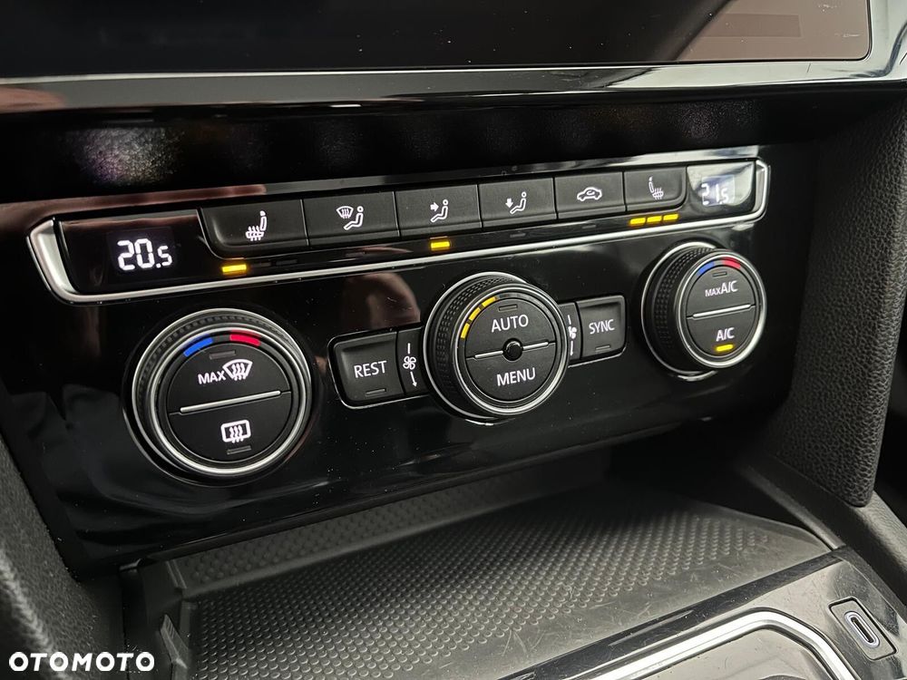 Volkswagen Passat - 30