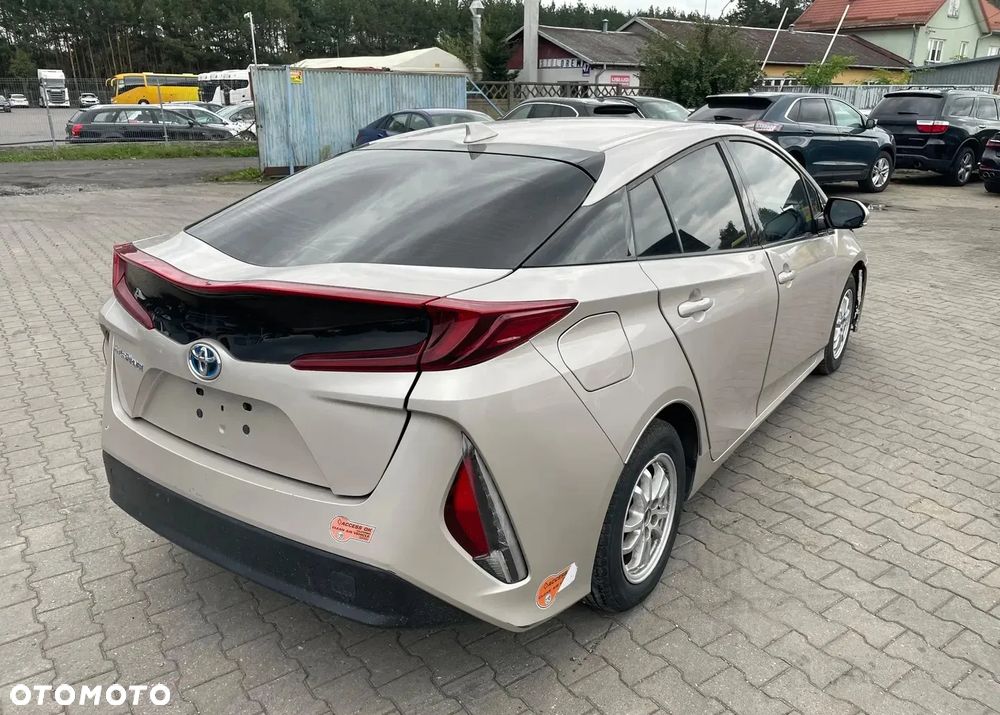 Toyota Prius ver-1-8-hybrid-executive - 7