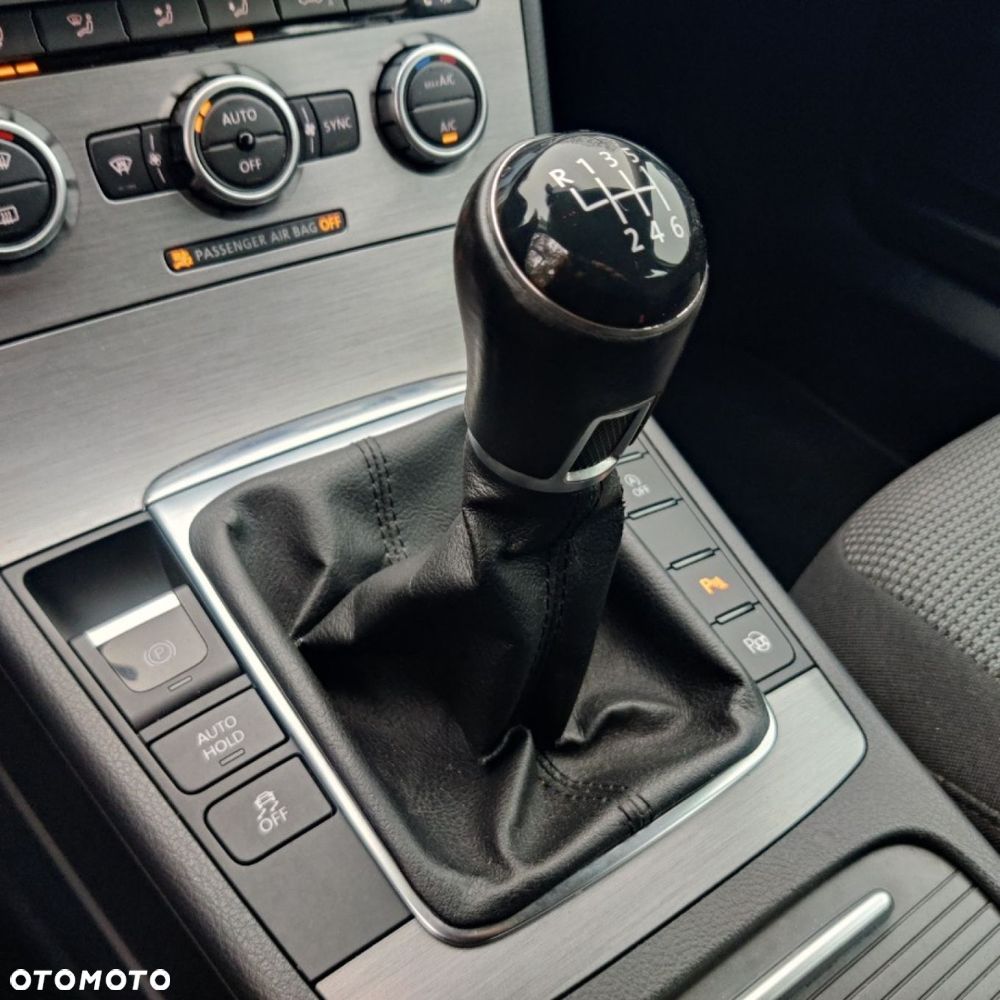 Volkswagen Passat - 22