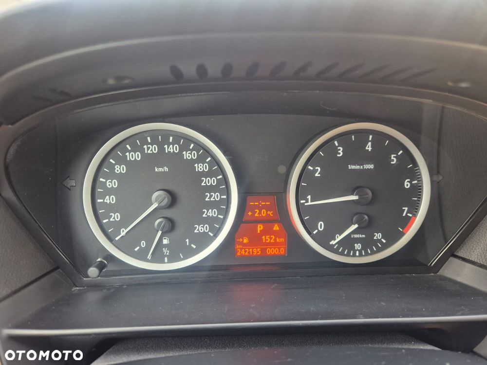 BMW Seria 5 525xi - 17