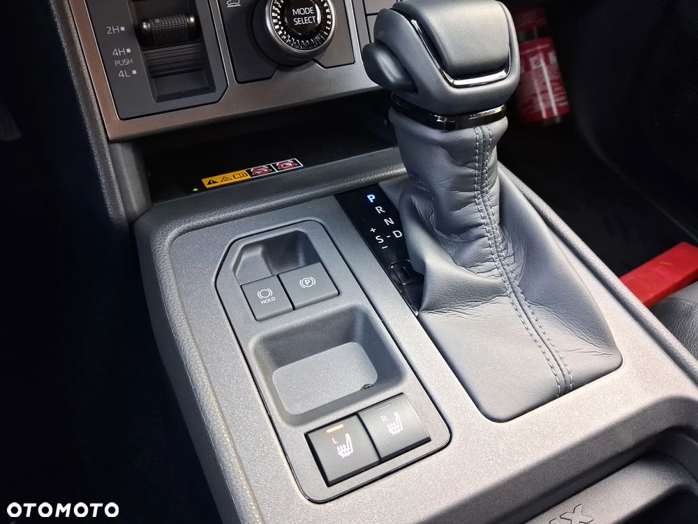 Toyota Hilux - 22