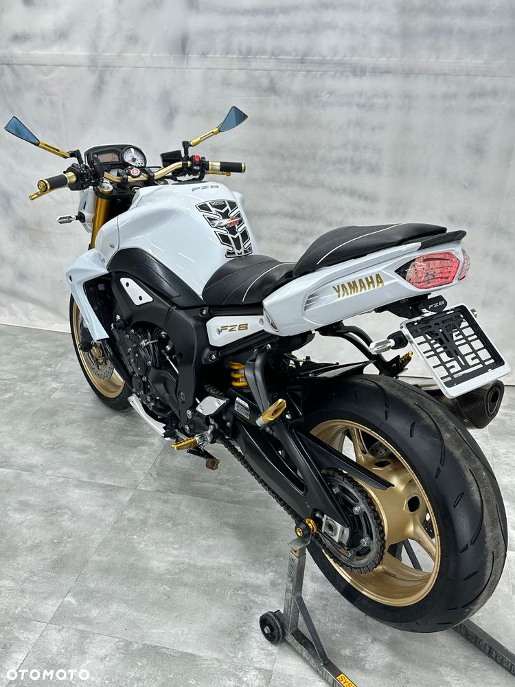 Yamaha FZ8 - 5