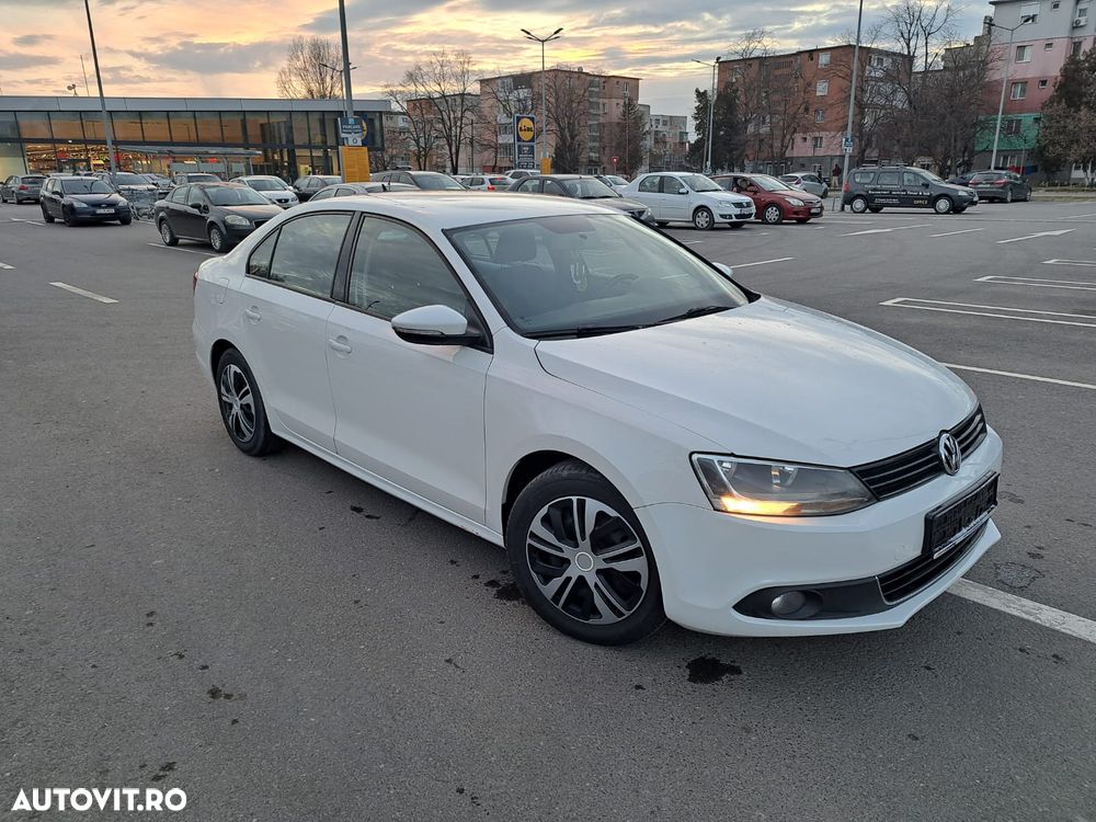 Volkswagen Jetta - 1