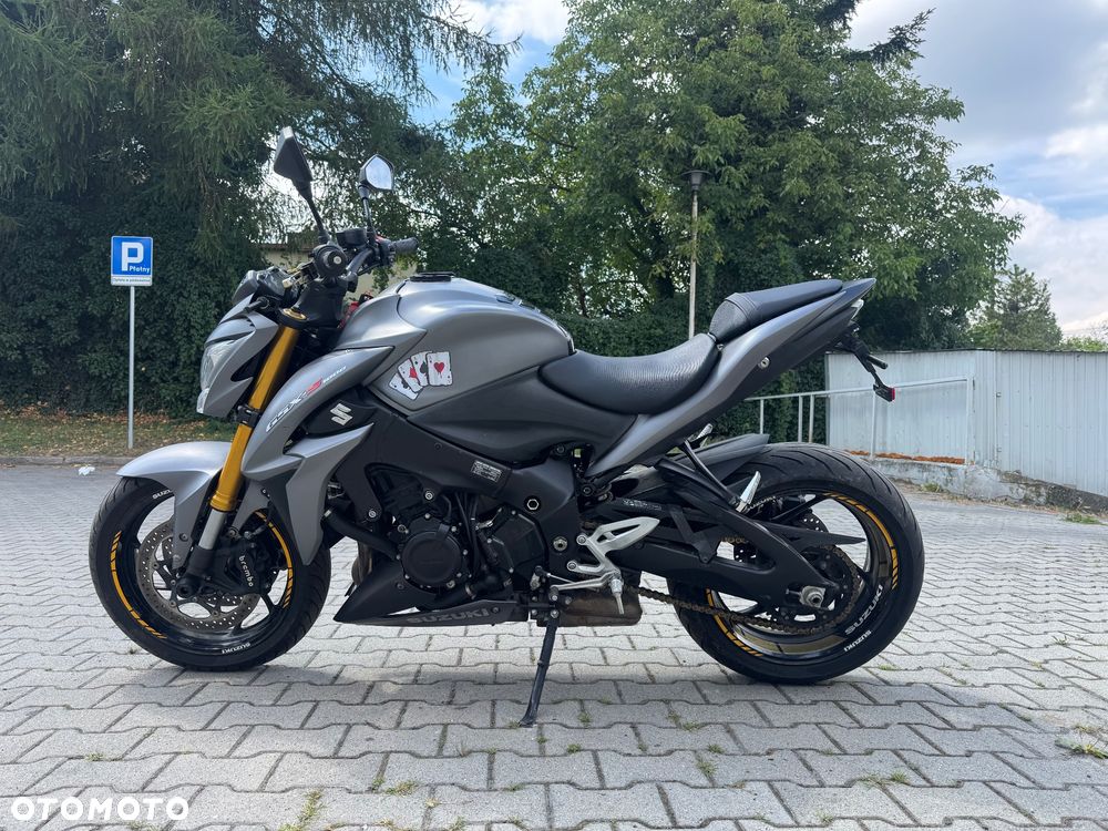 Suzuki GSX 1000 - 6