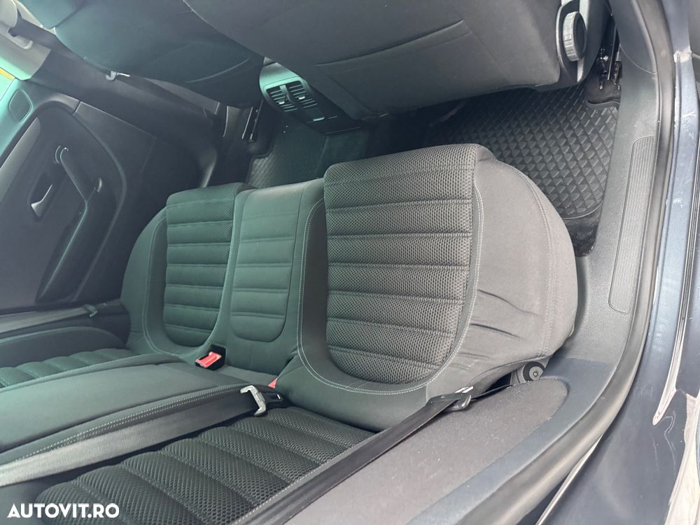 Volkswagen Passat 2.0 TDI DPF Blue TDI Comfortline - 19