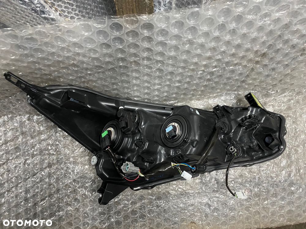 LAMPA LEWA ZWYKŁA CZARNA NISSAN MICRA K14 26060 5FA08 KOITO 100-18728 - 10