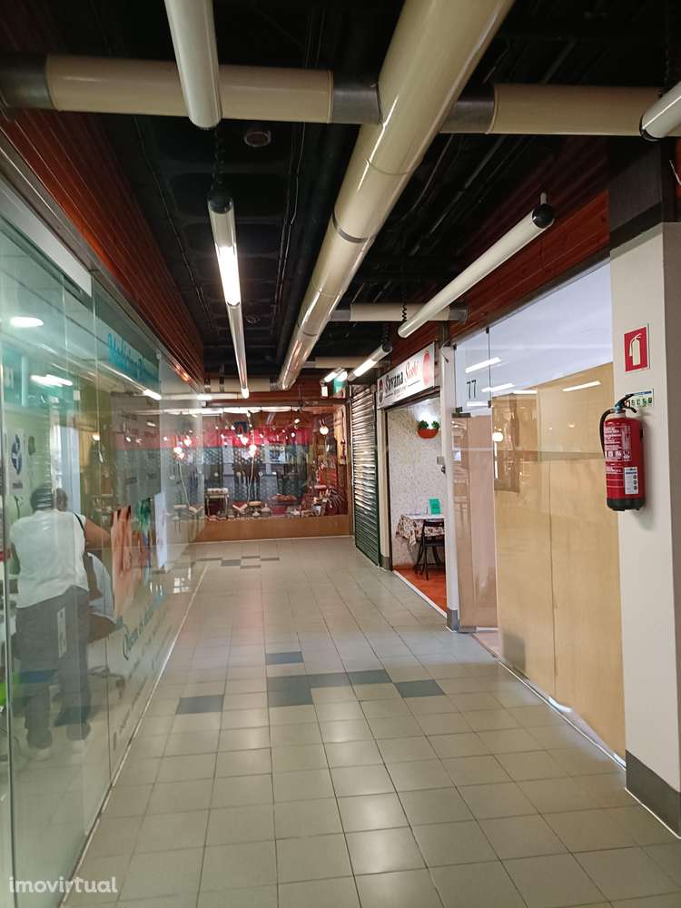 Arrendamento Loja que também pode ser Escritório, com muita luz natura - Grande imagem: 4/13