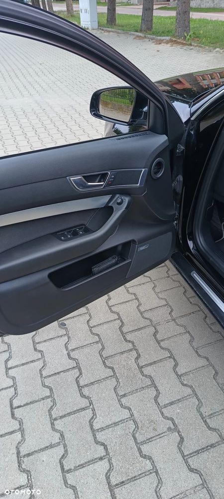 Audi A6 Limousine 2.4 - 8